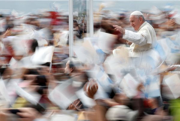 Pope Francis greets well-wishers during a Holy Mass at the Nagasaki Baseball Stadium in Nagasaki, Japan on 24 November 2019. Pope Francis greets well-wishers during a Holy Mass at the Nagasaki Baseball Stadium in Nagasaki, Japan on 24 November 2019. - Sputnik International