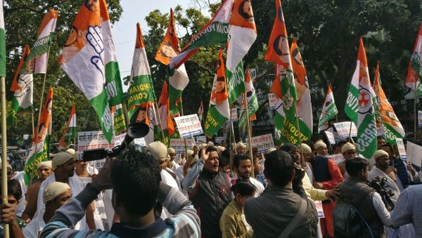 Massive Protests Outside and Inside Indian Parliament over Controversial Remark by Pragya Thakur - Sputnik International