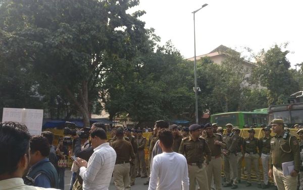 Massive Protests Outside and Inside Indian Parliament over Controversial Remark by Pragya Thakur Massive Protests Outside and Inside Indian Parliament over Controversial Remark by Pragya Thakur - Sputnik International