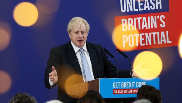 Britain's Prime Minister Boris Johnson makes a speech to an audience as he visits Healey's Cornish Cyder Farm, in Callestick, Britain, November 27, 2019.  - Sputnik International
