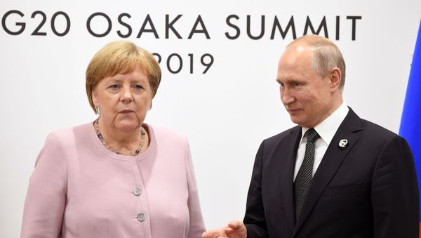 Russian President Vladimir Putin and German Chancellor Angela Merkel during a G20 meeting at the INTEX Osaka International Exhibition Center. - Sputnik International