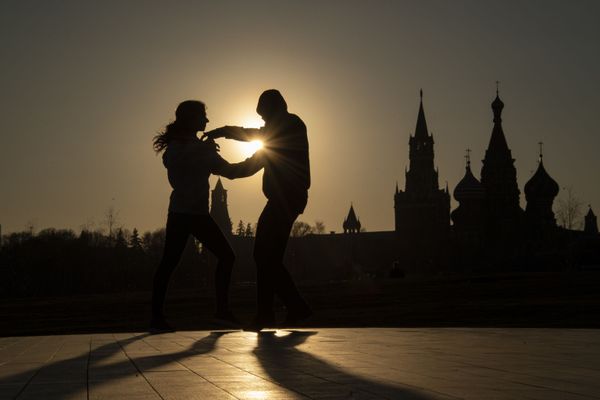 People dancing in Zaryadye Park in Moscow - Sputnik International