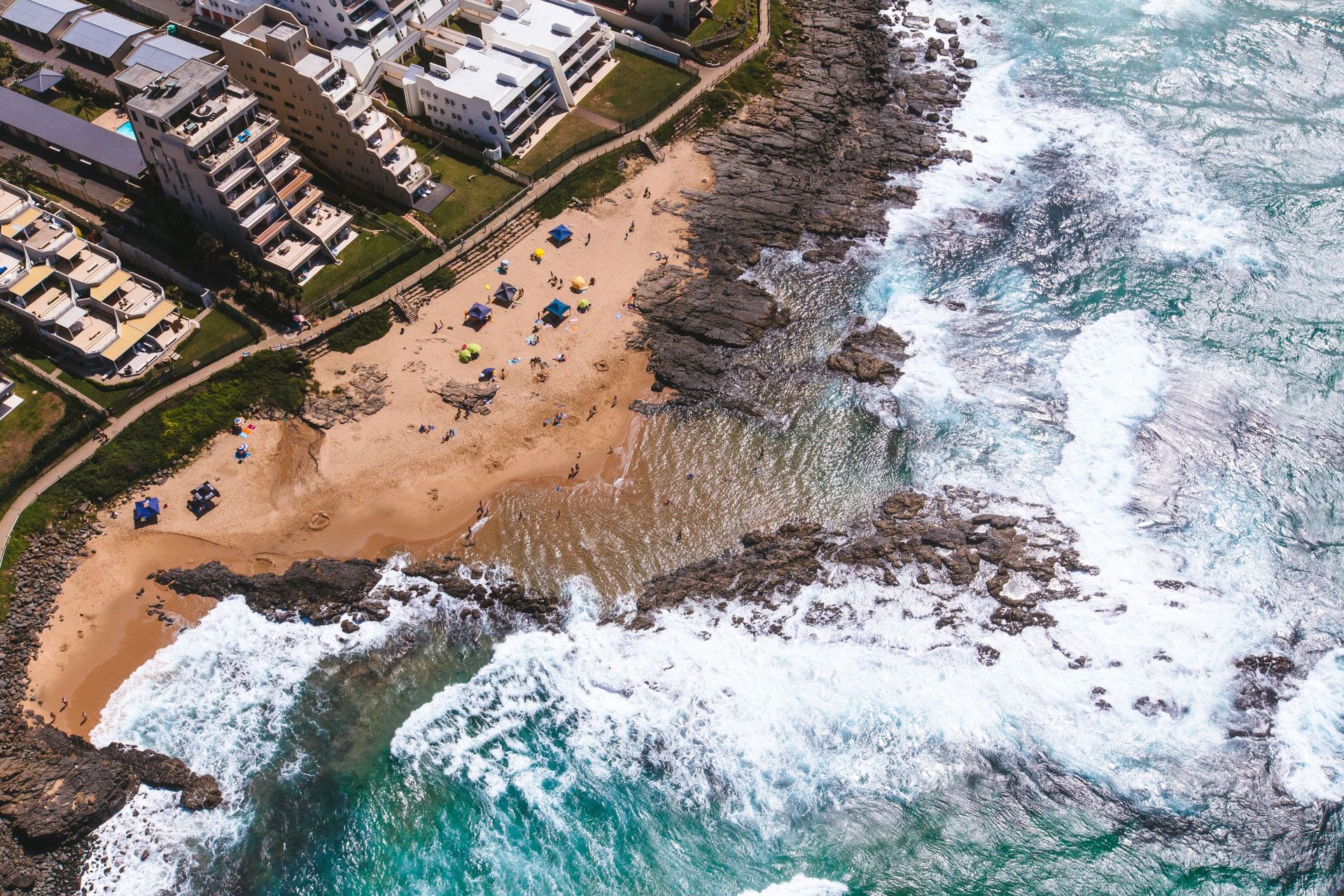 A drone view on an ocean coastline in Durban,  South Africa - Sputnik International, 1920, 23.12.2022