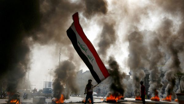 A protester in Najaf, Iraq - Sputnik International