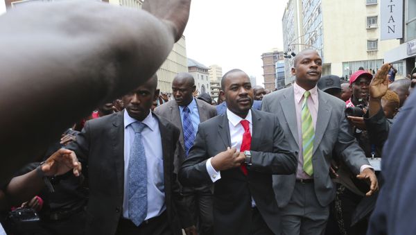 Zimbabwe top opposition leader Nelson Chamisa, center, arrives to deliver his speech at the party headquarters in Harare, Wednesday, Nov. 20, 2019. Zimbabwe top opposition leader Nelson Chamisa, center, arrives to deliver his speech at the party headquarters in Harare, Wednesday, Nov. 20, 2019. - Sputnik International