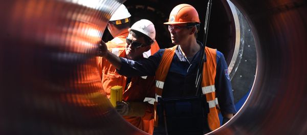 Employees work at the construction site of the Nord Stream 2 pipeline outside the town of Kingisepp, Leningrad region, Russia - Sputnik International