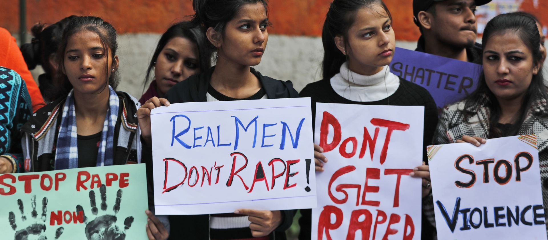 Women activists hold banners and participate in a protest demanding justice in the case of a vet who was gang-raped and killed last week, in New Delhi, India, Tuesday, 3 December 2019. - Sputnik International, 1920, 15.03.2021