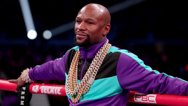 Floyd Mayweather Jr. stands in the ring before Errol Spence Jr takes on Mikey Garcia in an IBF World Welterweight Championship bout at AT&T Stadium on March 16, 2019 in Arlington, Texas - Sputnik International