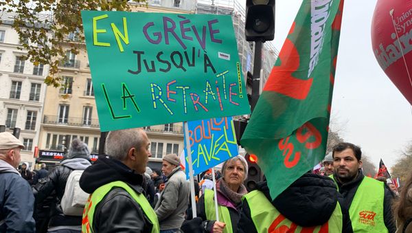  Protesters during a demonstration against French government's pensions reform plans in Paris as part of a day of national strike and protests in France, December 5, 2019 - Sputnik International