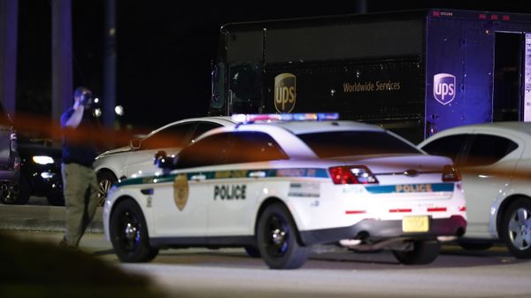Authorities walk near a UPS truck and other vehicles at the scene of a shooting, Thursday, Dec. 5, 2019, in Miramar, Fla. - Sputnik International