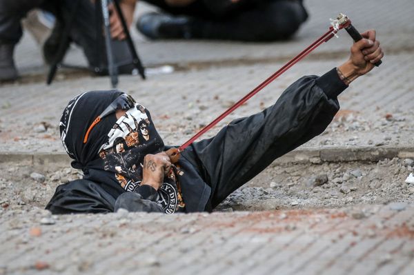 A feminist activist uses a slingshot during a protest against gender violence and patriarchy in Santiago on November 29, 2019. A feminist activist uses a slingshot during a protest against gender violence and patriarchy in Santiago on November 29, 2019. - Sputnik International