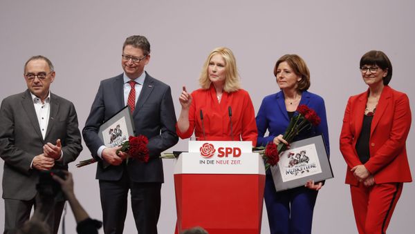 Germany's social democratic SPD party co-leader Norbert Walter-Borjans, SPD member Thorsten Schaefer-Guembel, Mecklenburg-Western Pomerania's state premier SPD Manuela Schwesig, outgoing Interim leader of Germany's social democratic SPD party Malu Dreyer and Germany's social democratic SPD party co-leader Saskia Esken stand on stage after new co-leaders have been elected during the party congress of Germany's Social Democrats (SPD) at the fairgrounds in Berlin, on December 6, 2019. Germany's social democratic SPD party co-leader Norbert Walter-Borjans, SPD member Thorsten Schaefer-Guembel, Mecklenburg-Western Pomerania's state premier SPD Manuela Schwesig, outgoing Interim leader of Germany's social democratic SPD party Malu Dreyer and Germany's social democratic SPD party co-leader Saskia Esken stand on stage after new co-leaders have been elected during the party congress of Germany's Social Democrats (SPD) at the fairgrounds in Berlin, on December 6, 2019. - Sputnik International