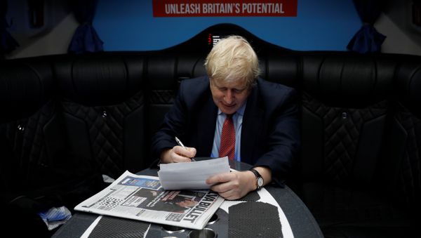 Britain's Prime Minister Boris Johnson works inside his campaign bus in Kent, Britain, December 6, 2019.  - Sputnik International