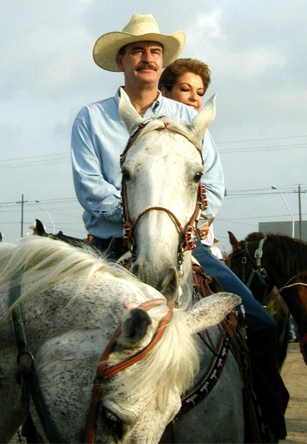 Mexican President Vicente Fox sits atop his horse El Rey with First Lady Martha Sahagun during a ride with Mexican border governors outside of Nuevo Laredo, Mexico, Sunday, April 21, 2002 Mexican President Vicente Fox sits atop his horse El Rey with First Lady Martha Sahagun during a ride with Mexican border governors outside of Nuevo Laredo, Mexico, Sunday, April 21, 2002 - Sputnik International