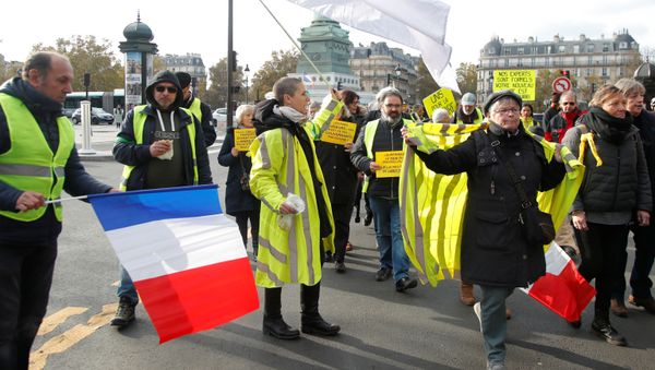 Protesters leave Place de la Bastille during a demonstration to mark the first anniversary of the yellow vests movement in Paris, France, November 17, 2019 - Sputnik International