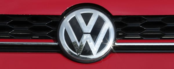 The Volkswagen logo at the Quirk dealership in Manchester - Sputnik International