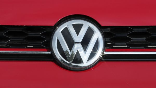 The Volkswagen logo at the Quirk dealership in Manchester - Sputnik International