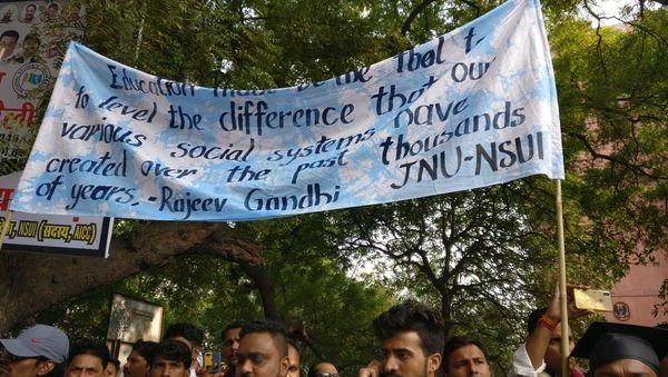  Indian Students’ Protest; Allege Cuts in Education Budget, Fee Hike in Universities   - Sputnik International