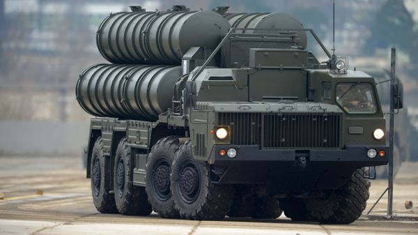 An S-400 air defense system during the joint Victory Parade drills of the combined parade unit, mechanized column and lineup of aircraft - Sputnik International
