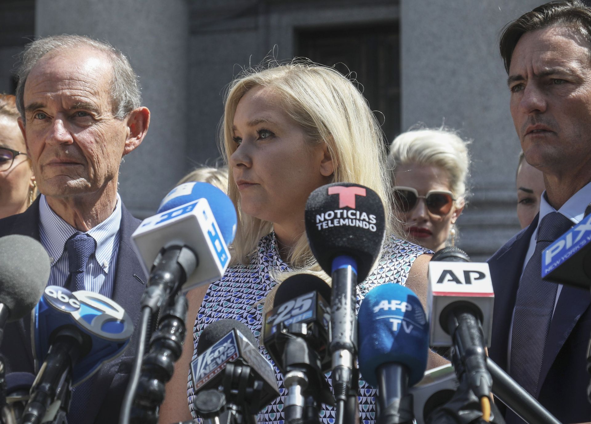 In this Aug. 27, 2019, photo, Virginia Roberts Giuffre, center, who says she was trafficked by sex offender Jeffrey Epstein, holds a news conference outside a Manhattan court where sexual assault claimants invited by a judge addressed a hearing following Epstein's jailhouse death in New York - Sputnik International, 1920, 31.10.2021