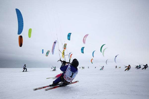 Participants ride during the 2019 Siberian Snowkiting and Winter Windsurfing Cup on the frozen Novosibirsk Reservoir on the Ob River, in Novosibirsk, Russia Participants ride during the 2019 Siberian Snowkiting and Winter Windsurfing Cup on the frozen Novosibirsk Reservoir on the Ob River, in Novosibirsk, Russia - Sputnik International