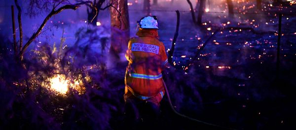 This photo taken on December 7, 2019 shows a firefighter conducting backburning measures to secure residential areas from encroaching bushfires at the Mangrove area, some 90-110 kilometres north of Sydney - Sputnik International