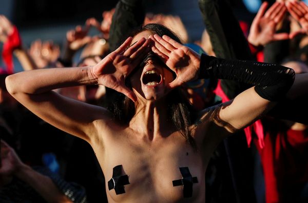 Women rights activists wear blindfolds and sing the song the rapist is you, a song that became famous in Chile, in front of the Palace of Justice in Rome, Italy, December 7, 2019 Women rights activists wear blindfolds and sing the song the rapist is you, a song that became famous in Chile, in front of the Palace of Justice in Rome, Italy, December 7, 2019 - Sputnik International