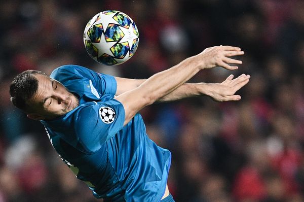 Zenit's Artem Dzyuba heads the ball during the Champions League Group G soccer match between Benfica and Zenit St. Petersburg, in Lisbon, Portugal. Zenit's Artem Dzyuba heads the ball during the Champions League Group G soccer match between Benfica and Zenit St. Petersburg, in Lisbon, Portugal. - Sputnik International