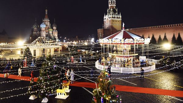 A skating rink and a Christmas market in front of GUM (State Department Store) in Moscow, Russia - Sputnik International