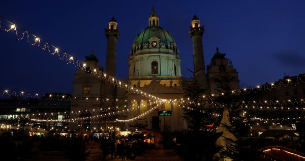 A Christmas market is pictured in front of Karslkirche in Vienna, Austria December 4, 2019 - Sputnik International