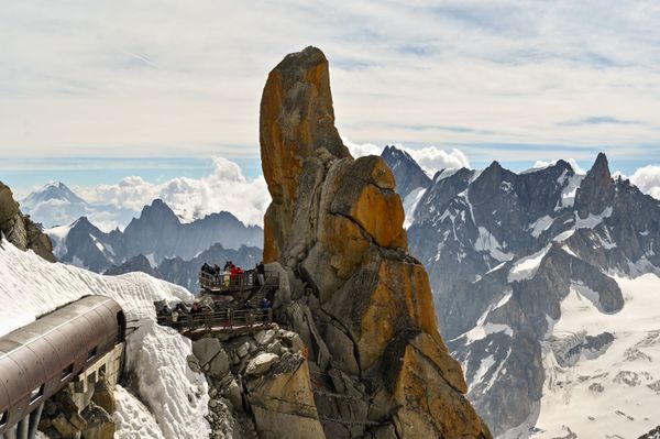 Tourists take in a view of the 'Vallee Blanche' (White valley) from 'Aguille du Midi peak on 20 July 2019, in the Mont Blanc range near Chamonix, in the French Alps, eastern France. Tourists take in a view of the 'Vallee Blanche' (White valley) from 'Aguille du Midi peak on 20 July 2019, in the Mont Blanc range near Chamonix, in the French Alps, eastern France. - Sputnik International