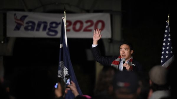 Democratic presidential hopeful Andrew Yang addresses a rally crowd at a campaign event on Friday, Nov. 22, 2019, in Rock Hill, S.C. Democratic presidential hopeful Andrew Yang addresses a rally crowd at a campaign event on Friday, Nov. 22, 2019, in Rock Hill, S.C. - Sputnik International