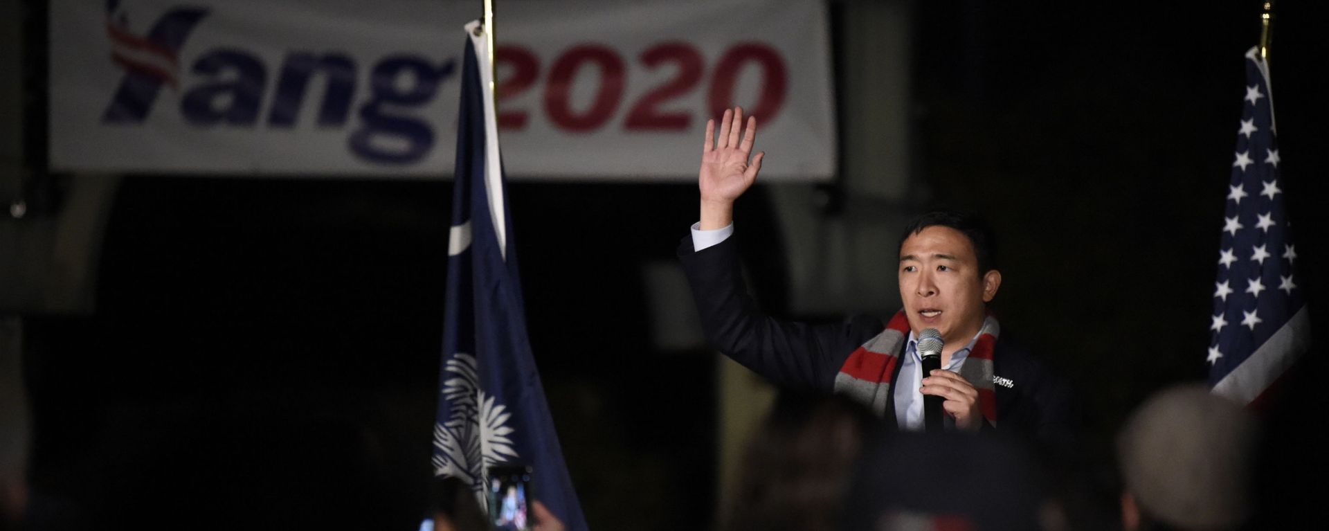 Democratic presidential hopeful Andrew Yang addresses a rally crowd at a campaign event on Friday, Nov. 22, 2019, in Rock Hill, S.C. Democratic presidential hopeful Andrew Yang addresses a rally crowd at a campaign event on Friday, Nov. 22, 2019, in Rock Hill, S.C. - Sputnik International, 1920, 10.09.2021