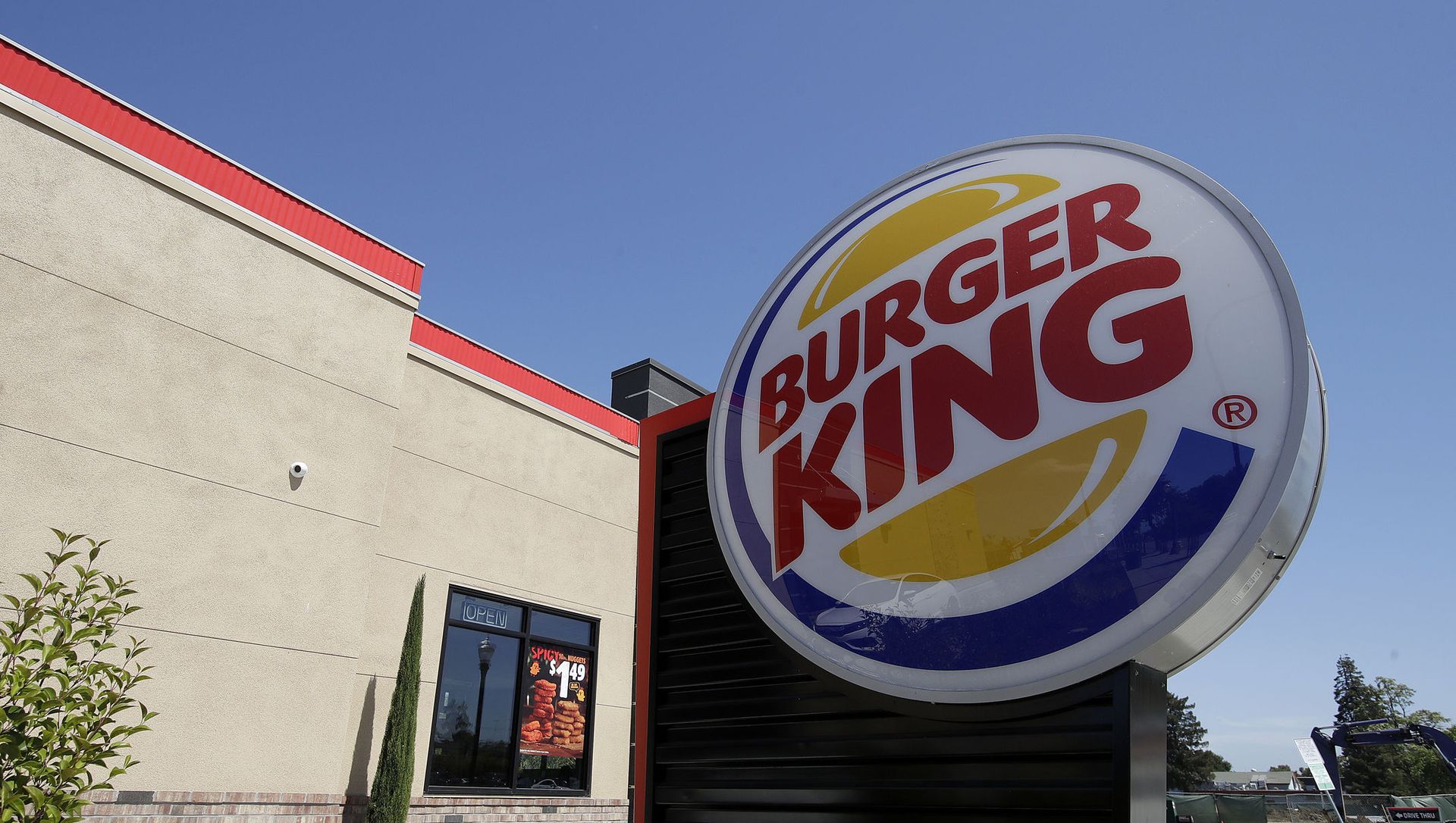 his April 25, 2019, file photo shows a Burger King in Redwood City, Calif. Burger King is introducing a plant-based burger in Europe. But it's not the Impossible Whopper that's been a hit with U.S. customers. Instead, a Dutch company called The Vegetarian Butcher will supply the new soy-based Rebel Whopper. It will go on sale Tuesday, Nov. 12, at 2,400 restaurants across Europe. his April 25, 2019, file photo shows a Burger King in Redwood City, Calif. Burger King is introducing a plant-based burger in Europe. But it's not the Impossible Whopper that's been a hit with U.S. customers. Instead, a Dutch company called The Vegetarian Butcher will supply the new soy-based Rebel Whopper. It will go on sale Tuesday, Nov. 12, at 2,400 restaurants across Europe. - Sputnik International, 1920, 05.05.2021