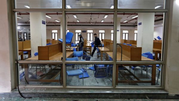People walk inside a partially damaged library of the Jamia Millia Islamia university after police entered the university campus on the previous day, following a protest against a new citizenship law, in New Delhi, India, December 16, 2019 - Sputnik International