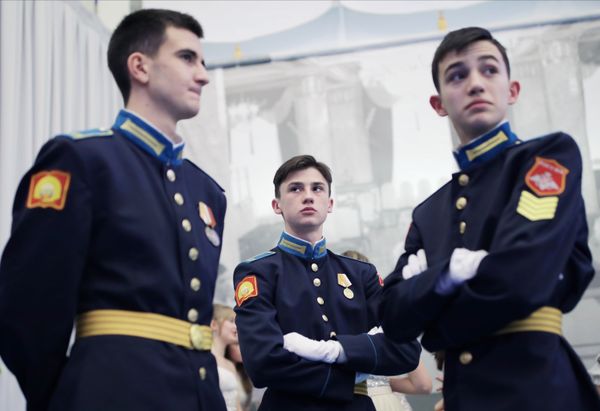 Can I Have This Dance? Cadets Waltz at New Year's Ball - Sputnik International