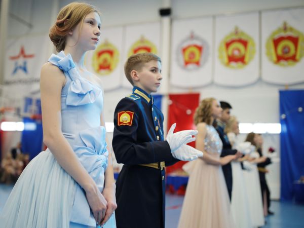 Can I Have This Dance? Cadets Waltz at New Year's Ball - Sputnik International
