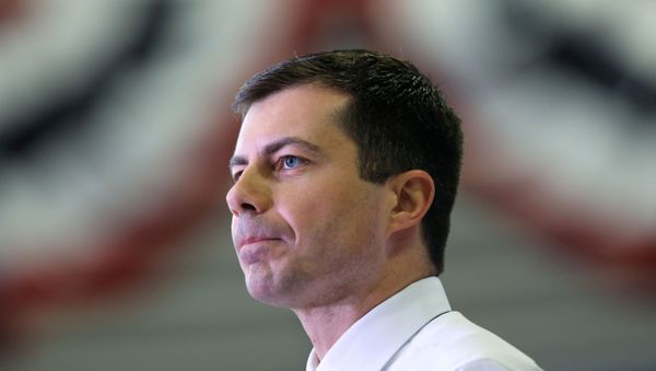 U.S. Democratic presidential candidate Pete Buttigieg holds a town hall event in Creston, Iowa, U.S. November 25, 2019. - Sputnik International