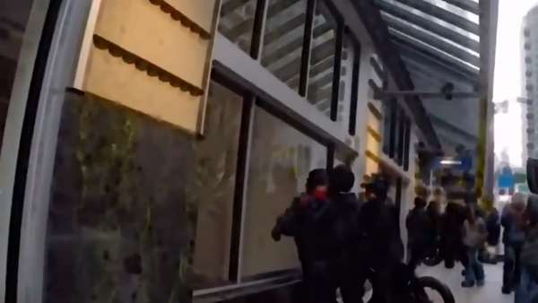 Seattle Police Caught Hitting Protesters With Bicycles, Investigation Launched	 - Sputnik International