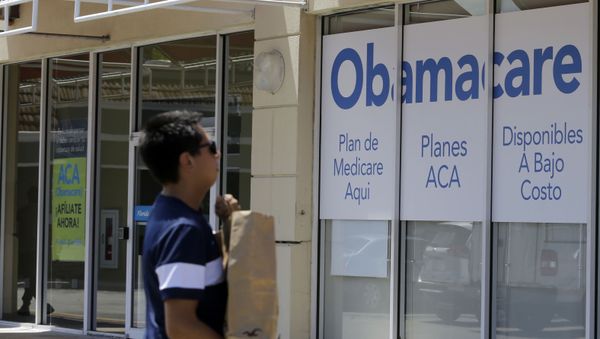 A man walks by a healthcare insurance office in Hialeah, Florida - Sputnik International
