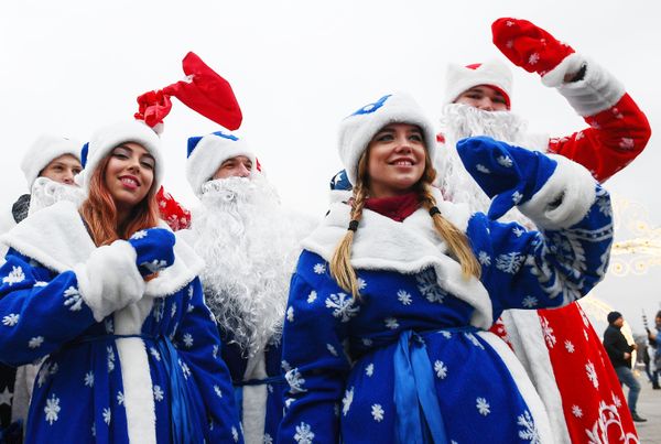 Santa, Baby! Ladies Show Off Their Kris Kringle Outfits - Sputnik International