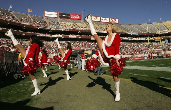 Santa, Baby! Ladies Show Off Their Kris Kringle Outfits - Sputnik International