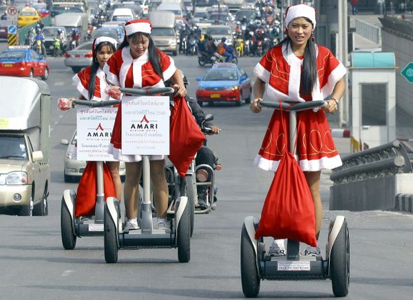 Santa, Baby! Ladies Show Off Their Kris Kringle Outfits - Sputnik International
