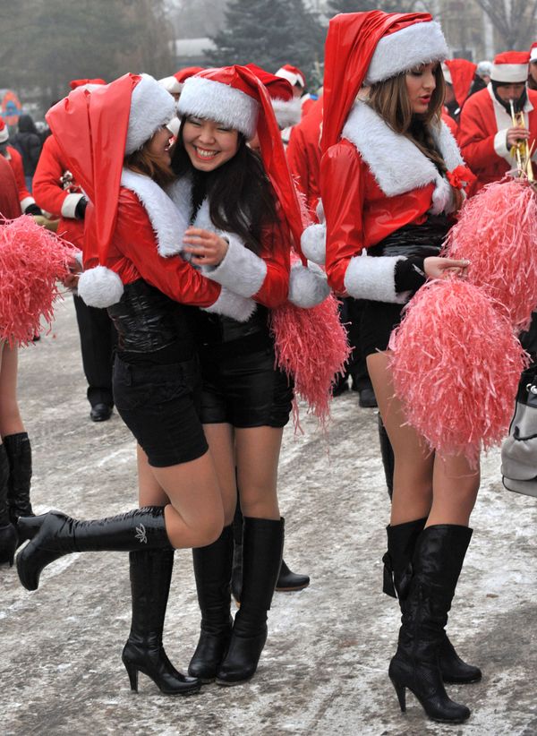 Santa, Baby! Ladies Show Off Their Kris Kringle Outfits - Sputnik International