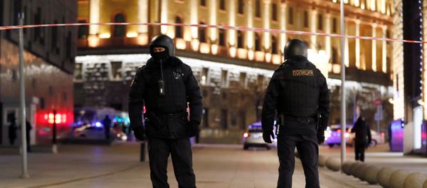 Security officers block a street near the Federal Security Service (FSB) building after a shooting incident, in Moscow, Russia December 19, 2019.  - Sputnik International
