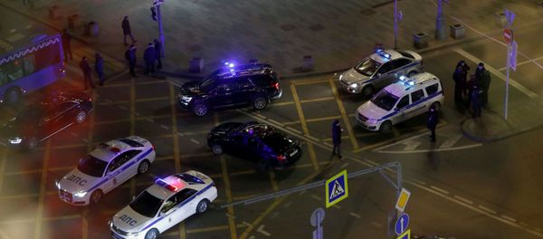 Security vehicles block a street near the Federal Security Service (FSB) building after a shooting incident,  in Moscow, Russia December 19, 2019. - Sputnik International