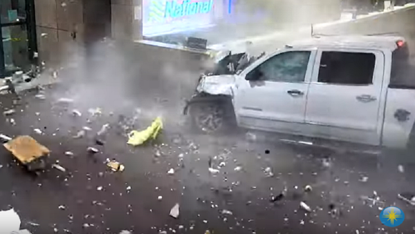 Pickup Truck Smashes Through US Airport Terminal Wall at Full Speed - Sputnik International