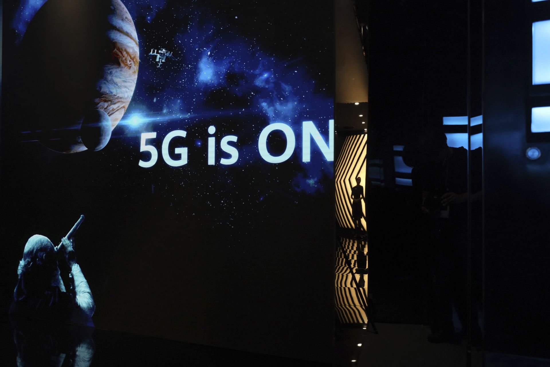 Digital Silk Road: Battle Between US and China Hi-Tech Firms Will Remain Fierce, Author Says Digital Silk Road: Battle Between US and China Hi-Tech Firms Will Remain Fierce, Author Says - Sputnik International, 1920, 24.04.2021