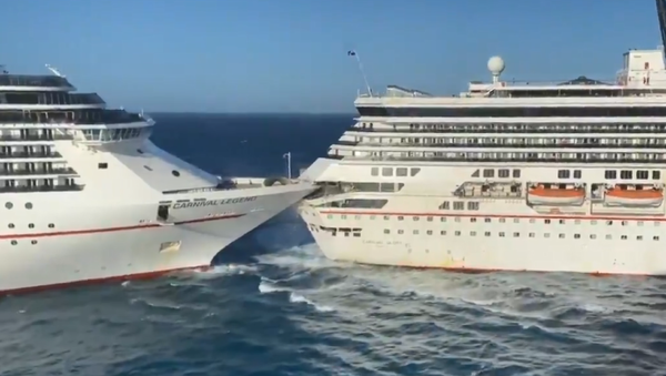 Two Carnival cruise ships, the Legend and Glory, collide near Cozumel, Mexico - Sputnik International