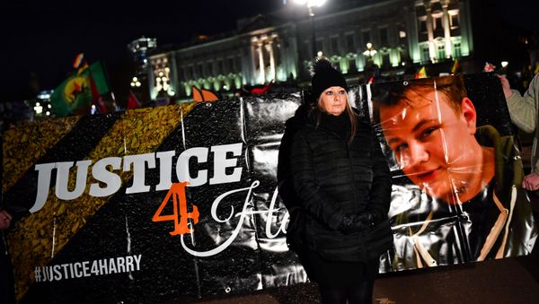 Harry Dunn's mother Charlotte Charles poses in front of a banner outside the Buckingham Palace as people demonstrate during U.S. President Donald Trump's visit for NATO summit, in London, Britain December 3, 2019. - Sputnik International